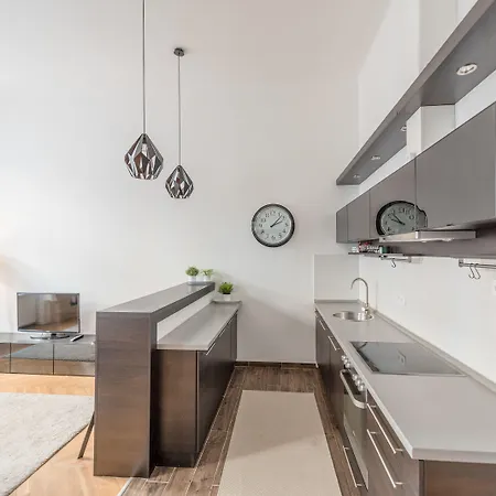 Oasis - Dohany Street I