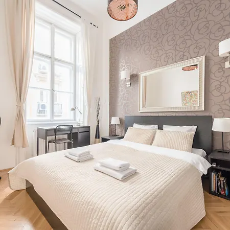 Oasis - Dohany Street I