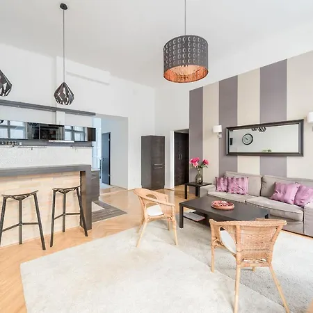 Oasis - Dohany Street I
